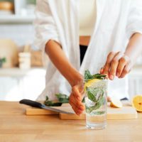 Βάλε λίγο λεμόνι στο νερό σου… Και θα δεις τι θα γίνει